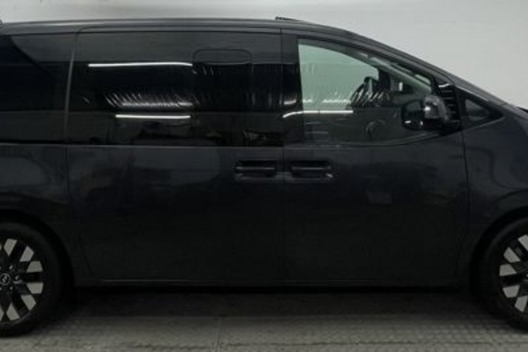 Hyundai STARIA STARIA 2.2 CRDi SIGNATURE AWD 7SITZ+PANO+ACC+