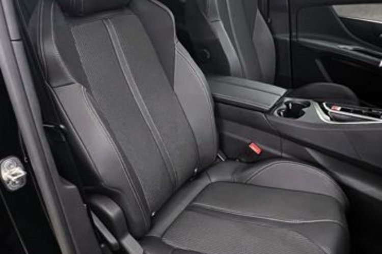 Peugeot 3008 3008 Hybrid 136 e-DSC6 GT BLACK PANO+360+AHK+LED