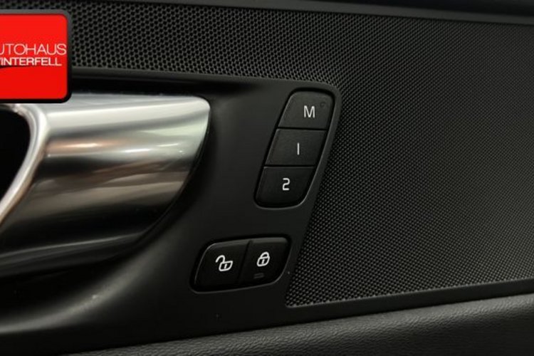 Volvo XC60 XC60 B5 AWD PLUS DARK PANO+GOOGLE+MEMO+KRISTALL+