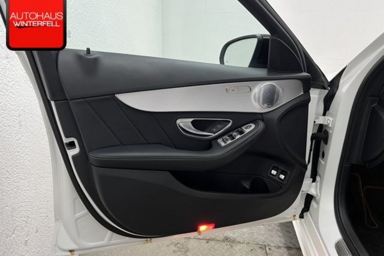 Mercedes-Benz C 300 C 300 e AMG NIGHT PANO+AIRMATIC+KEYLESS+KAMERA+