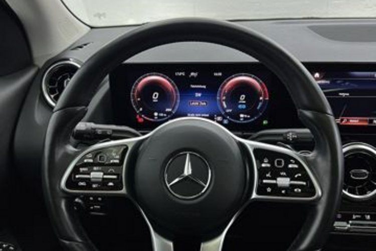 Mercedes-Benz GLA 250 GLA 250 e STYLE PANO+AHK+MULTIBEAM+KAMERA+DISTRO