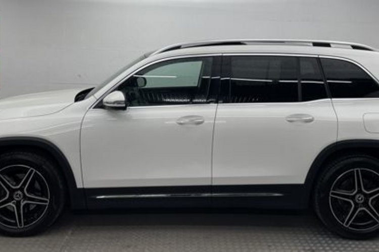 Mercedes-Benz GLB 200 GLB 200 d AMG LINE 7SITZ+PANO+DIGITAL+KAMERA+LED