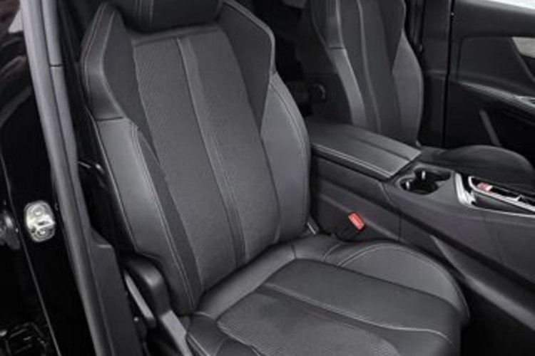 Peugeot 5008 5008 Hybrid 136 e-DSC GT BLACK TONE 7SITZ+PANO+