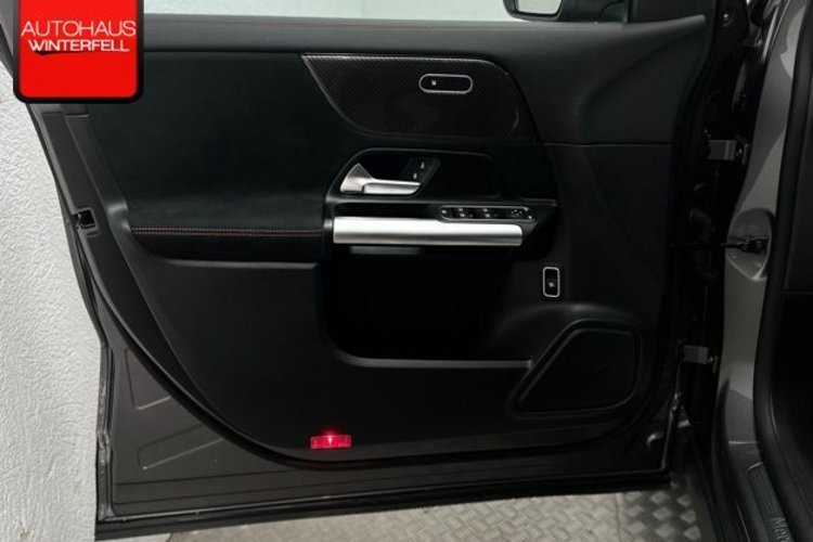 Mercedes-Benz GLA 200 GLA 200 d AMG CARBON PANO+AHK+KAMERA+LED+CARPLAY