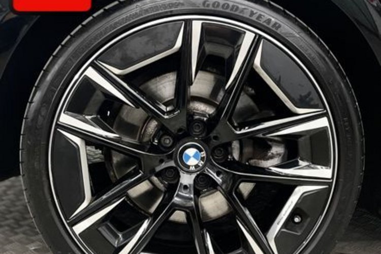 BMW 520 520 d xDrive Luxury Line INDIVIDUAL+PANO+B&amp;W+HUD