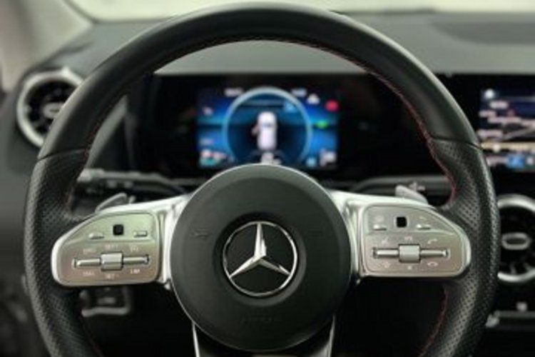 Mercedes-Benz GLA 200 GLA 200 d AMG CARBON PANO+AHK+KAMERA+LED+CARPLAY