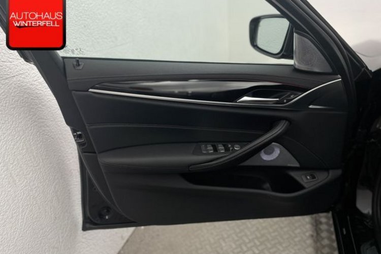 BMW 520 520 d xDrive Luxury Line INDIVIDUAL+PANO+B&amp;W+HUD