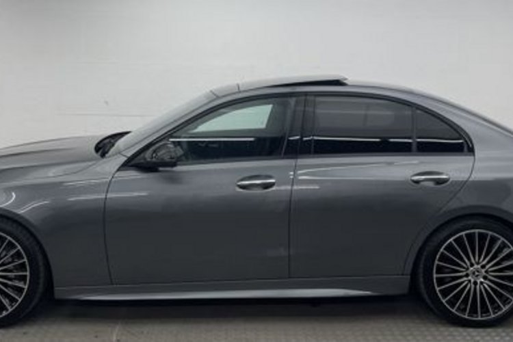 Mercedes-Benz C 200 C 200 4M AMG NIGHT PANO+MASSAGE+KEYLESS+STANDHZG