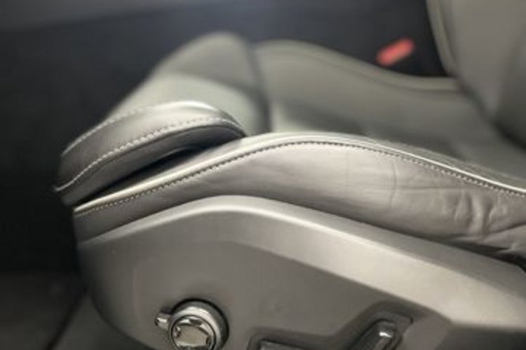 Volvo XC60 XC60 B4 AWD PLUS DARK PANO+AHK+MEMORY+H&amp;K+LED+