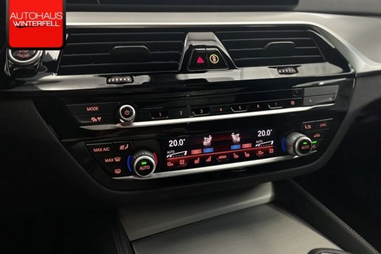 BMW 530 530d xDrive Touring Luxury Line PANO+AHK+360+HUD