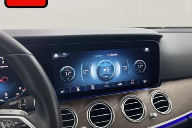 Mercedes-Benz E 400 E 400 d T 4M AVANTGARDE PANO+AHK+KEYLESS+DISTRO+