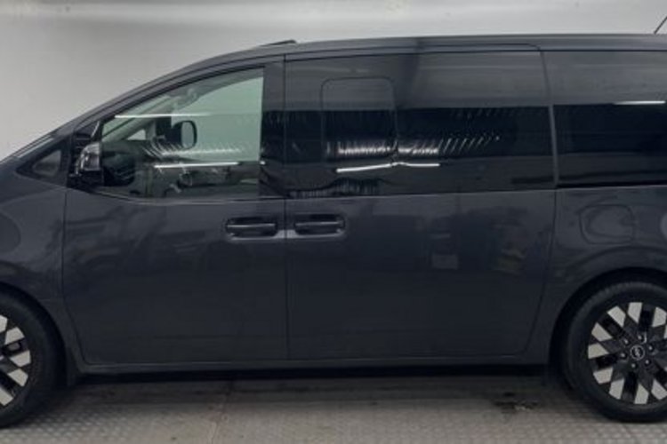 Hyundai STARIA STARIA 2.2 CRDi SIGNATURE AWD 7SITZ+PANO+ACC+