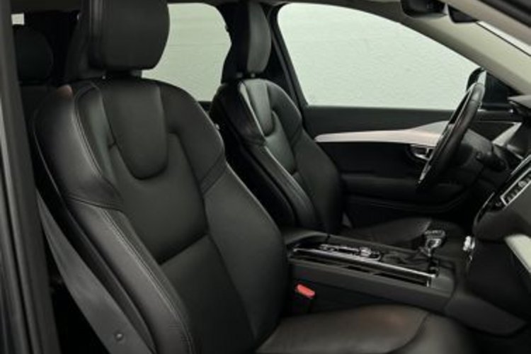 Volvo XC90 XC90 D5 AWD STANDHEIZUNG+KAMERA+KEYLESS+VOLL-LED