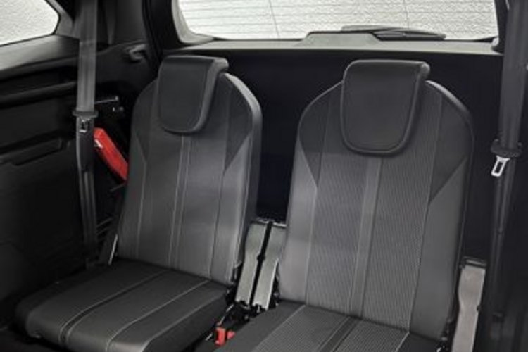 Peugeot 5008 5008 Hybrid 136 e-DSC GT BLACK TONE 7SITZ+PANO+