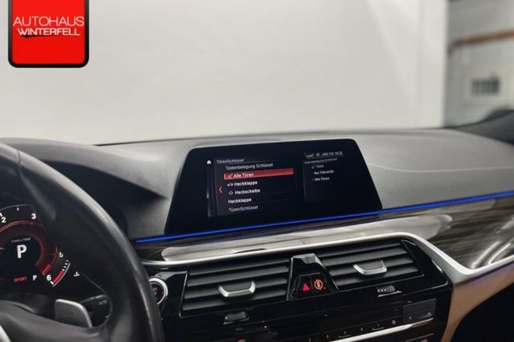 BMW 520 520 d xDrive Sport Line PANO+AHK+STANDHEIZUNG+