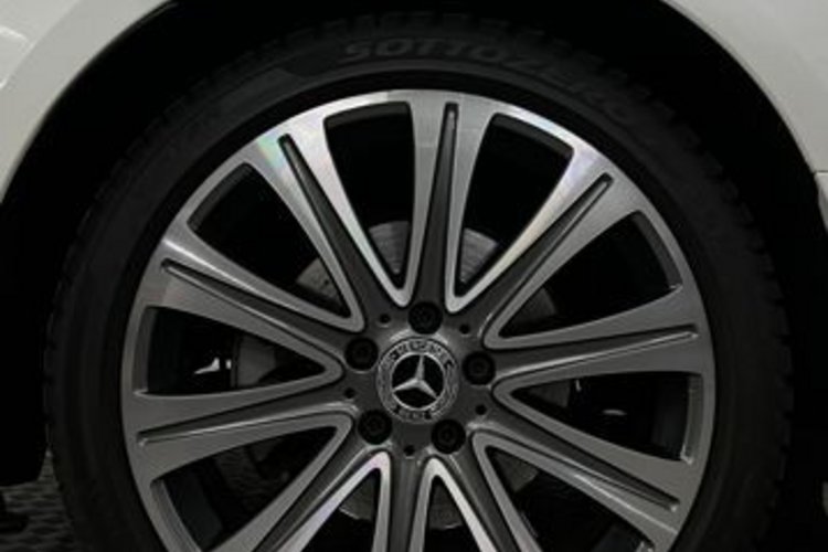 Mercedes-Benz E 300 E 300 Coupe AMG NIGHT PANO+BURMESTER-3D+360+MEMO