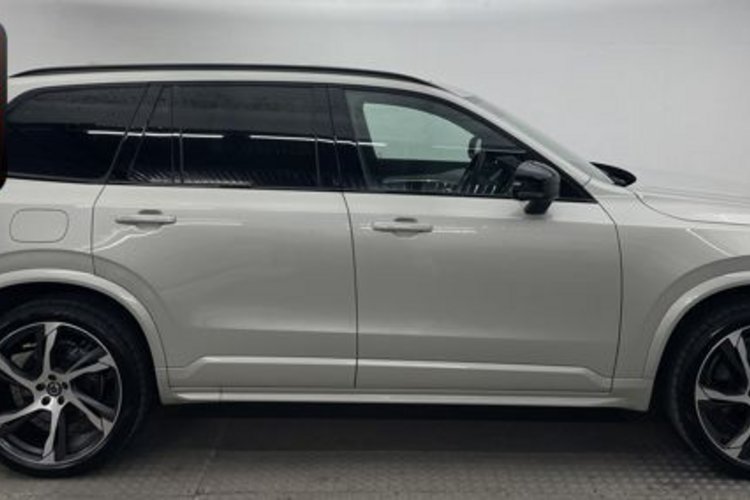 Volvo XC90 XC90 T8 R-DESIGN RECH AWD 7SITZ+PANO+AHK+STANDH+