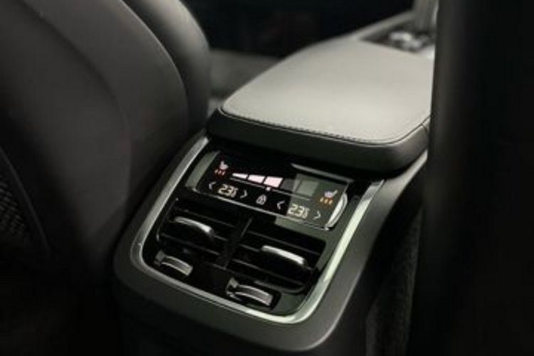 Volvo XC90 XC90 T8 R-DESIGN RECH AWD 7SITZ+PANO+AHK+STANDH+