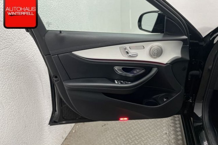 Mercedes-Benz E 300 E 300 de T 4M AMG NIGHT CARBON PANO+AHK+MEMO+