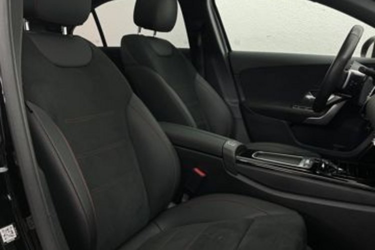 Mercedes-Benz A 200 A 200 d Limousine AMG NIGHT PANO+MEMO+KEYLESS+