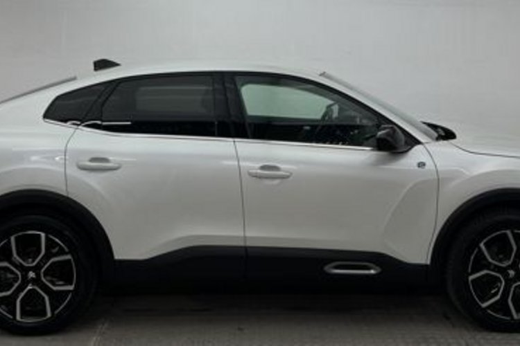 Citroën ë-C4 X ë-C4 X 136 MAX KAMERA+HUD+ACC+CARPLAY+WÄRMEPUMPE