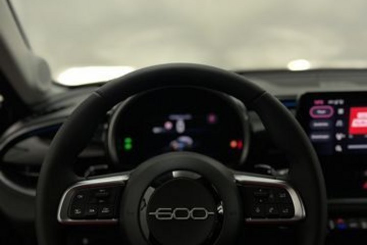 Fiat 600 600 HYBRID 1.2 T3 DCT VOLL-LED+KAMERA+SITZHEIZUN