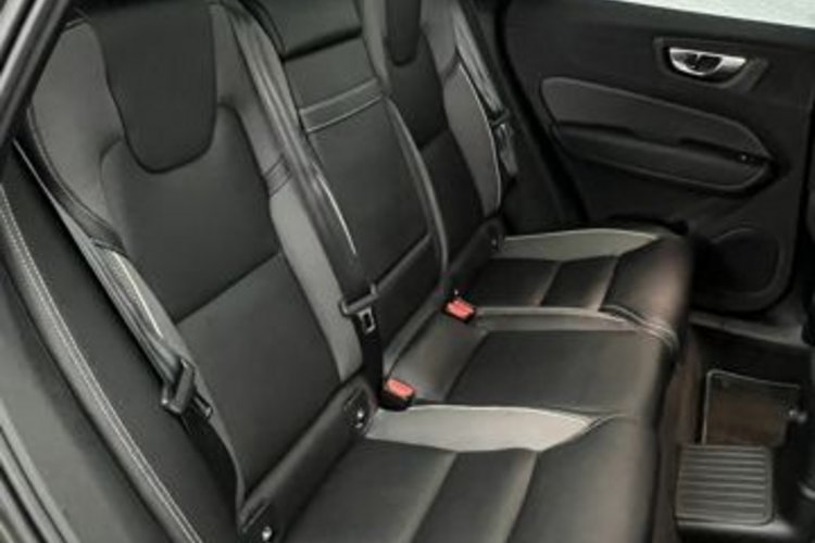 Volvo XC60 XC60 T8 AWD R-DESIGN PANO+LUFT+22Z+HUD+H&amp;K+STAND