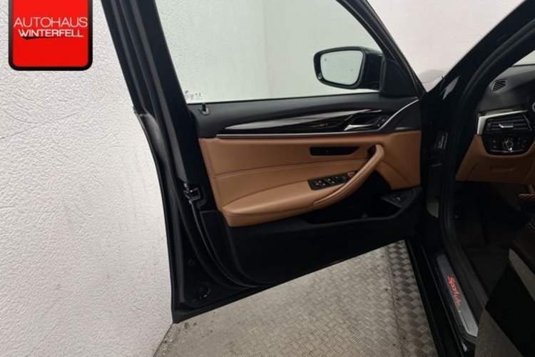 BMW 520 520 d xDrive Sport Line PANO+AHK+STANDHEIZUNG+