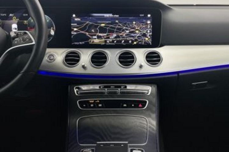 Mercedes-Benz E 300 E 300 d 4M AVANTGARDE AHK+KEYLESS+DISTRONIC+MBUX