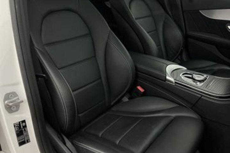 Mercedes-Benz C 300 C 300 e AMG NIGHT PANO+AIRMATIC+KEYLESS+KAMERA+