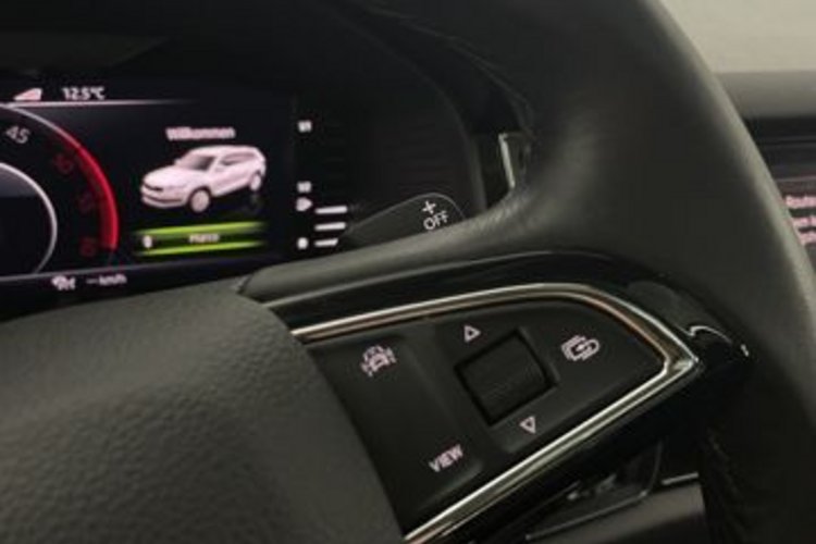 Skoda Kodiaq Kodiaq 2.0 TDI DSG L&amp;K 7SITZ+PANO+AHK+STANDHZG+