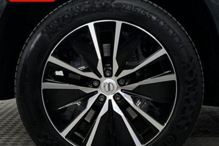 Volvo XC90 XC90 B5 AWD 7SITZ+PANO+AHK+360+HUD+H/K+STANDHZG+