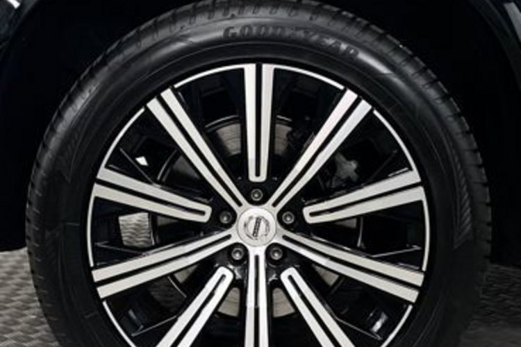 Volvo XC90 XC90 B5 D PLUS DARK AWD 7SITZ+PANO+AHK+360+MEMO+