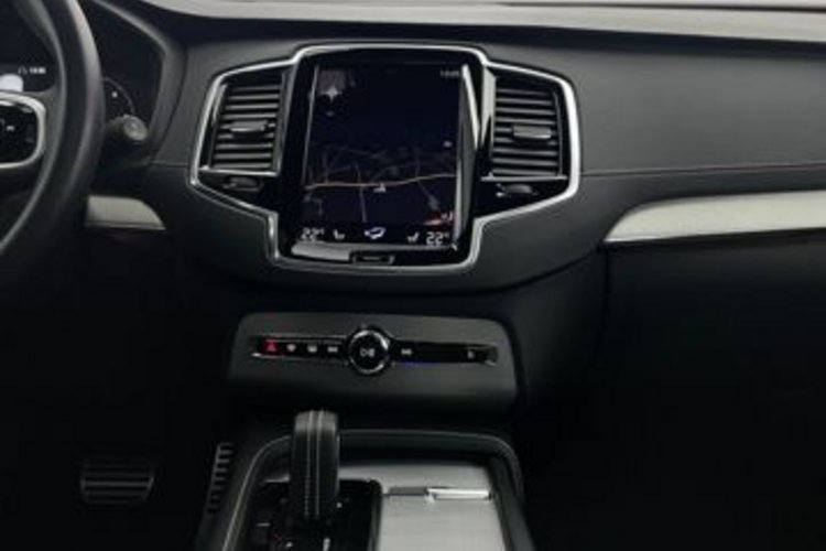 Volvo XC90 XC90 B5 AWD R-DESIGN 7SITZ+PANO+AHK+22Z+360+MEMO