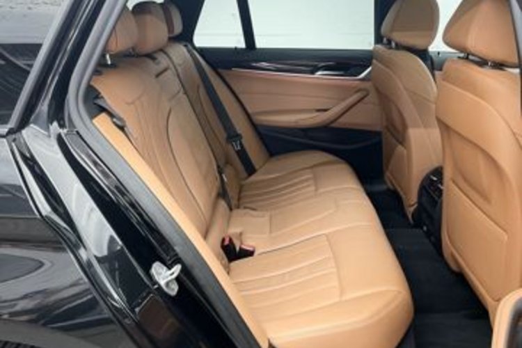 BMW 520 520 d xDrive Sport Line PANO+AHK+STANDHEIZUNG+