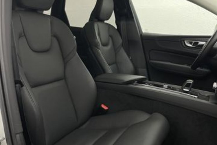 Volvo XC60 XC60 B4 D AWD PRO PANO+AHK+H&amp;K+VOLL-LED+KAMERA+