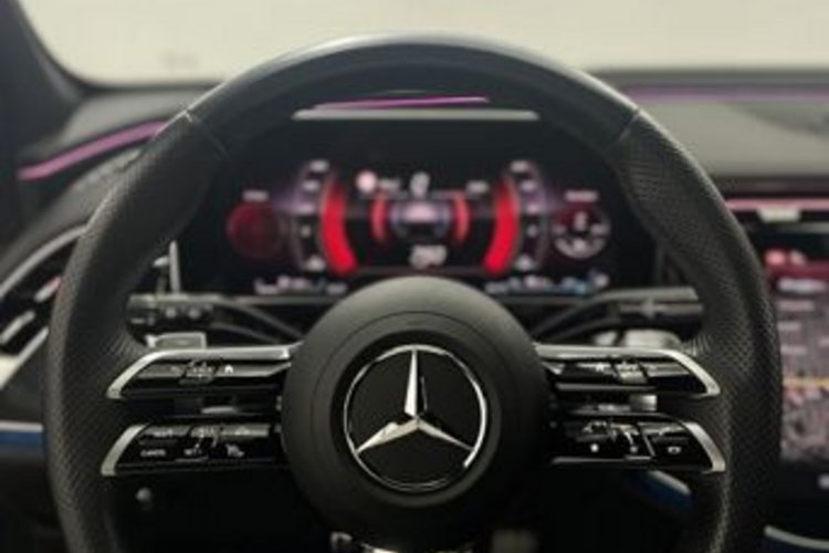 Mercedes-Benz E 300 E 300 e T AMG LINE PREMIUM PLUS PANO+SUPER+HUD+