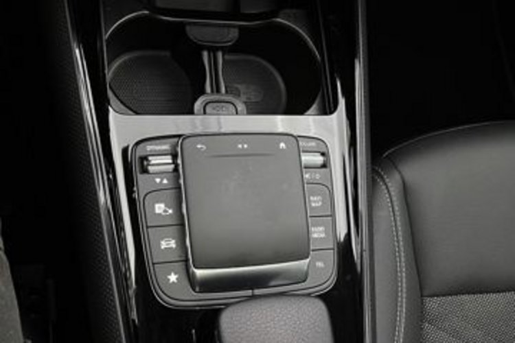 Mercedes-Benz GLA 250 GLA 250 e STYLE PANO+AHK+MULTIBEAM+KAMERA+DISTRO