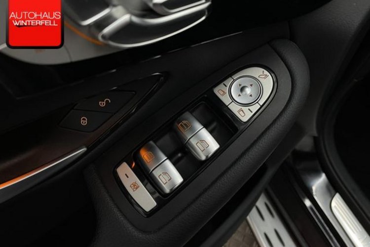 Mercedes-Benz GLC 300 GLC 300 de 4M NIGHT AMG 20Z PANO+AHK+AIR-BODY+