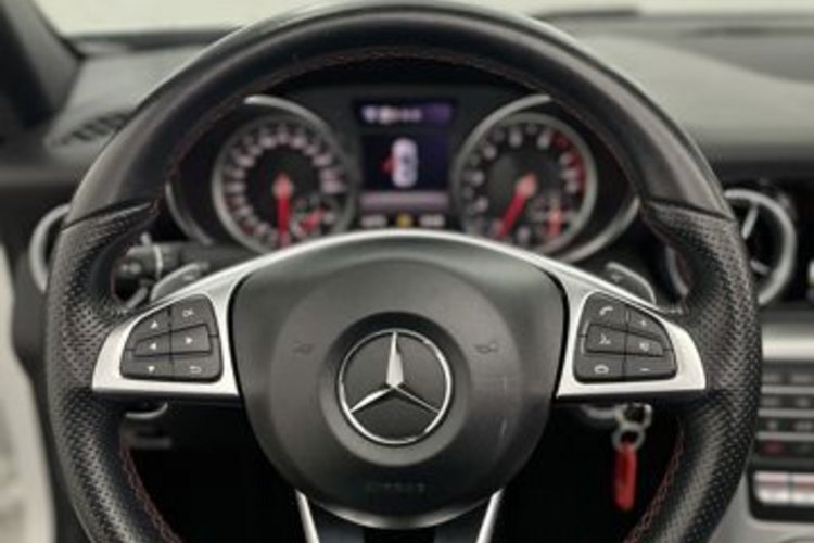 Mercedes-Benz SLC 200 SLC 200 AMG PANO+KAMERA+HARMAN/K+ILS+AIR-SCARF+