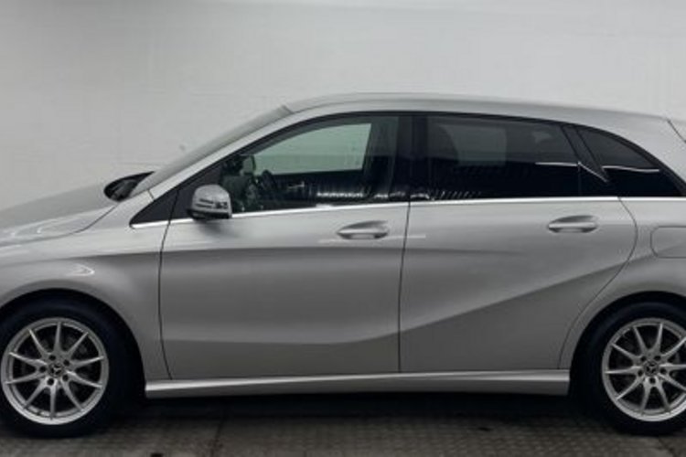 Mercedes-Benz B 180 B 180 d 7G-DCT URBAN AHK+NAVI+KLIMA+SITZHEIZUNG+