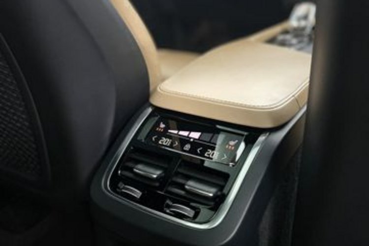 Volvo XC90 XC90 T8 INSCRIPTION RECH AWD 7SITZ+PANO+B&amp;W+AHK+