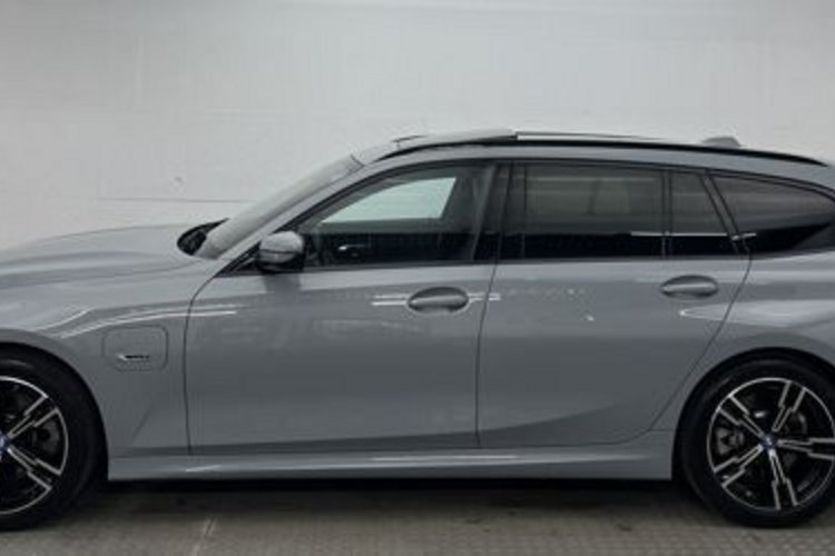 BMW 330 330e Touring xDrive M SPORT PANO+HUD+HIFI+ACC+