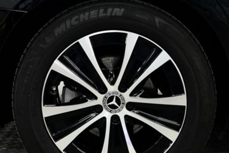 Mercedes-Benz E 300 E 300 d 4M T EXCLUSIVE KAMERA+LED+NAVI+CARPLAY+