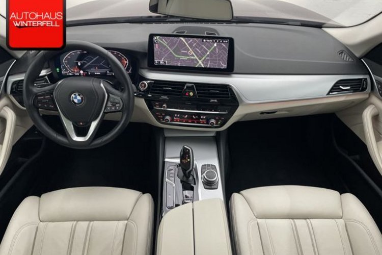 BMW 530 530 d xDrive Touring INDIVIDUAL+PANO+AHK+MEMO+
