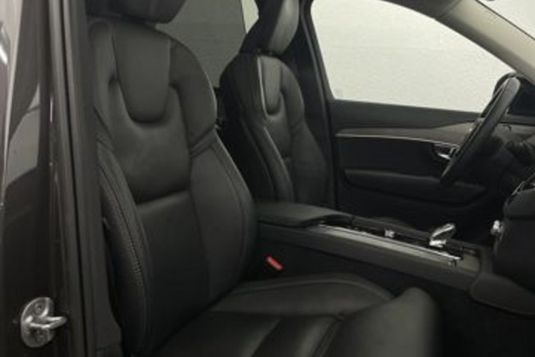 Volvo XC90 XC90 T8 PLUS DARK RECH AWD 7SITZ+PANO+AHK+STANDH