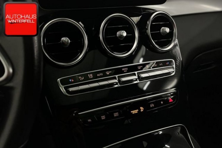 Mercedes-Benz GLC 300 GLC 300 de 4M NIGHT AMG 20Z PANO+AHK+AIR-BODY+