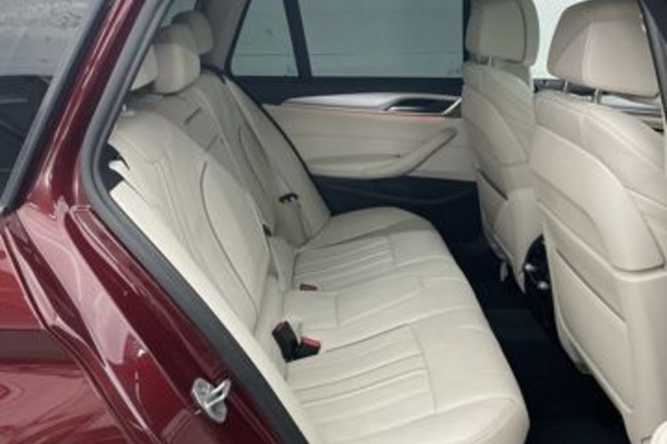 BMW 530 530 d xDrive Touring INDIVIDUAL+PANO+AHK+MEMO+