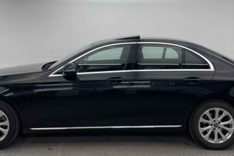 Mercedes-Benz E 220 E 220 d EXCLUSIVE SCHIEBEDACH+360+AHK+LED+3ZONEN