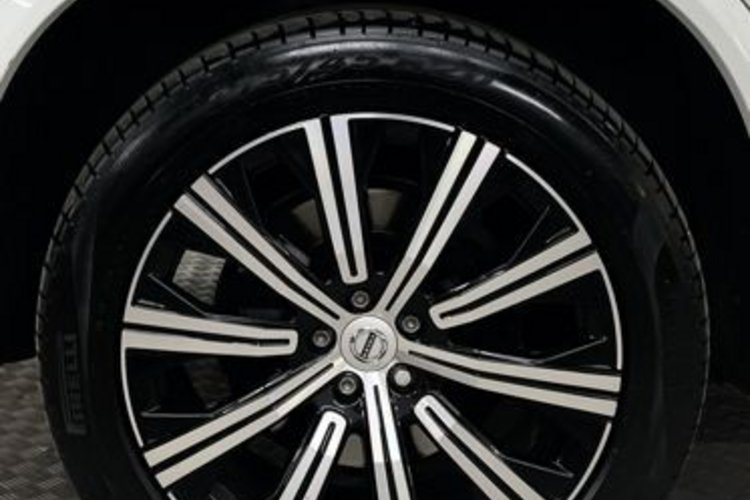 Volvo XC90 XC90 B5 D INSCRIPTION AWD 7SITZ+PANO+AHK+STANDH+